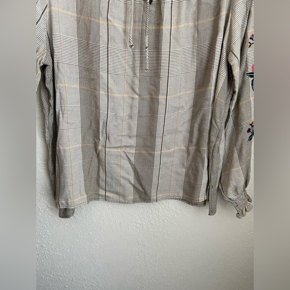 Curations Round Neck Tie String Plaid Embroidered Floral Sleeves Blouse Size L - Picture 3 of 12